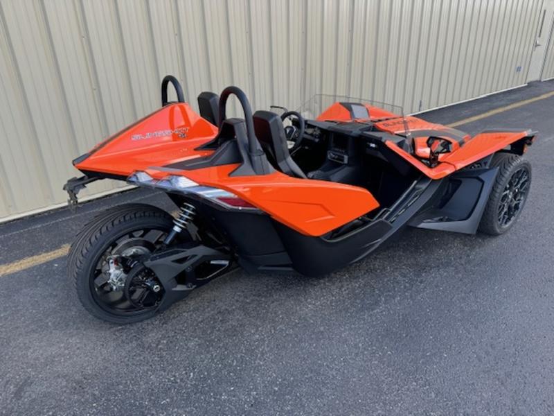 2024 Polaris Slingshot® SL AutoDrive Volt Orange 2